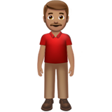 homme debout : peau légèrement mate