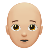 adulte : peau moyennement claire et chauve