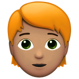 adulte : peau légèrement mate et cheveux roux