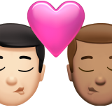 bisou : homme, homme, peau claire et peau légèrement mate