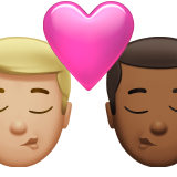 bisou : homme, homme, peau moyennement claire et peau mate