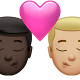 bisou : homme, homme, peau foncée et peau moyennement claire