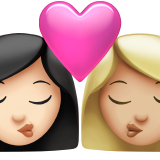 bisou : femme, femme, peau claire et peau moyennement claire