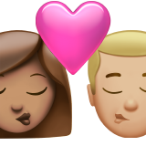 bisou : femme, homme, peau légèrement mate et peau moyennement claire