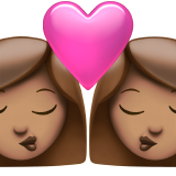 bisou : femme, femme et peau légèrement mate