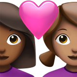 couple avec cœur : femme, femme, peau mate et peau légèrement mate