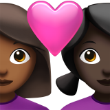 couple avec cœur : femme, femme, peau mate et peau foncée