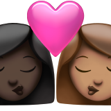 bisou : femme, femme, peau foncée et peau légèrement mate