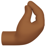 bout des doigts joints : peau mate