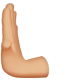 main qui pousse vers la gauche : peau moyennement claire