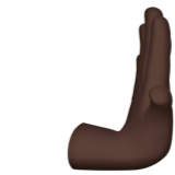 main qui pousse vers la droite : peau foncée