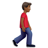 homme qui marche : peau mate et vers la droite