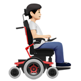 personne en fauteuil motorisé : peau claire et vers la droite