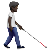 personne avec une canne blanche : peau foncée et vers la droite