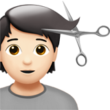 personne qui se fait couper les cheveux : peau claire