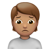 personne fronçant les sourcils : peau légèrement mate