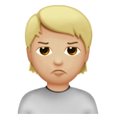 personne qui boude : peau moyennement claire