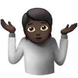 personne qui hausse les épaules : peau foncée