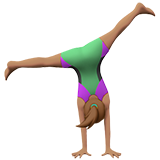 femme faisant la roue : peau légèrement mate